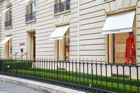 A Guide to Avenue Montaigne (Everything You Should Know).